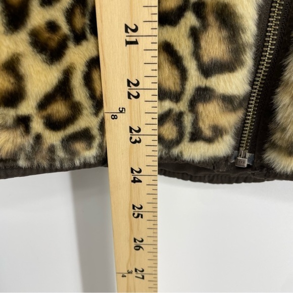 GAP Reversible Faux Fur Winter Vest leopard animal print Sz M - Picture 5 of 7